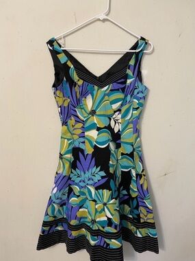 Nine West sleeveless Dress, Floral V-neck